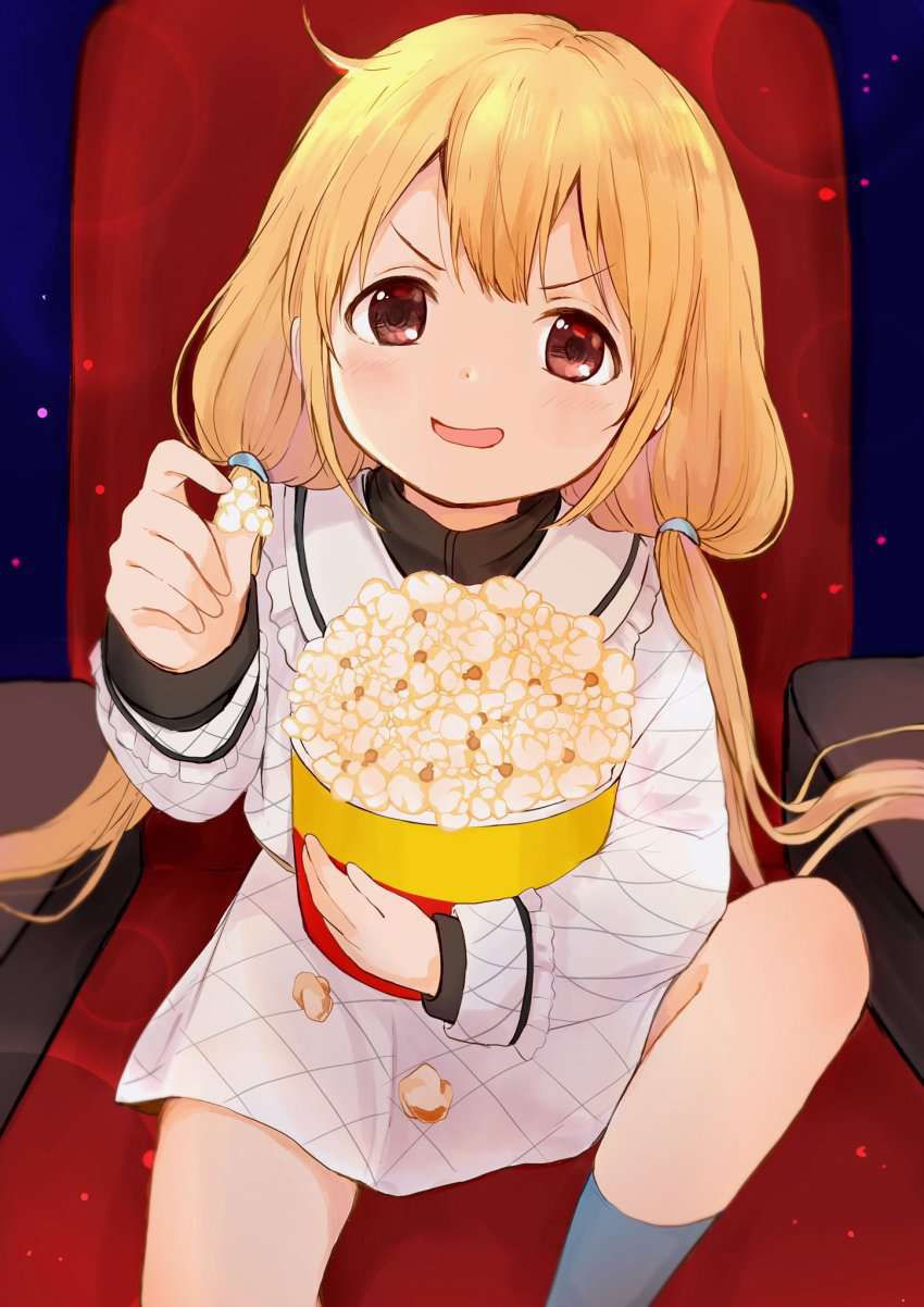 【Popcorn and Coke Momone】Secondary image of movie theater and beautiful girl 12