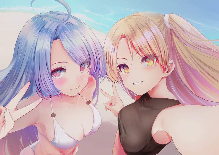 Secondary erotic image of girls taking selfies in swimsuits at sea 34
