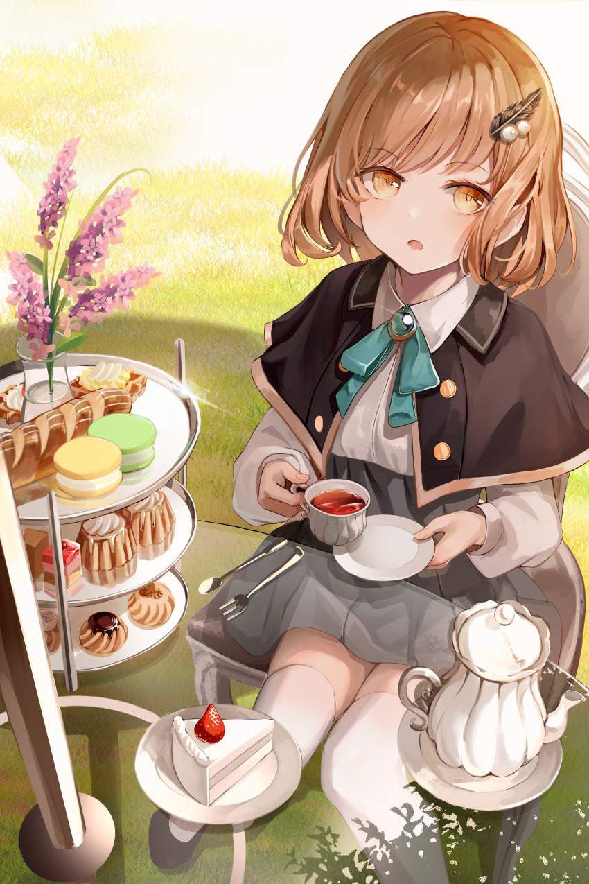 【Suipara's leftovers are a hot topic】 Secondary image of a girl who is pleased with a large amount of sweets 14