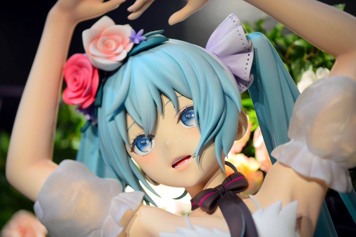 [There is a pantyhose] hatsune Miku's life-size figure, too naughty 1