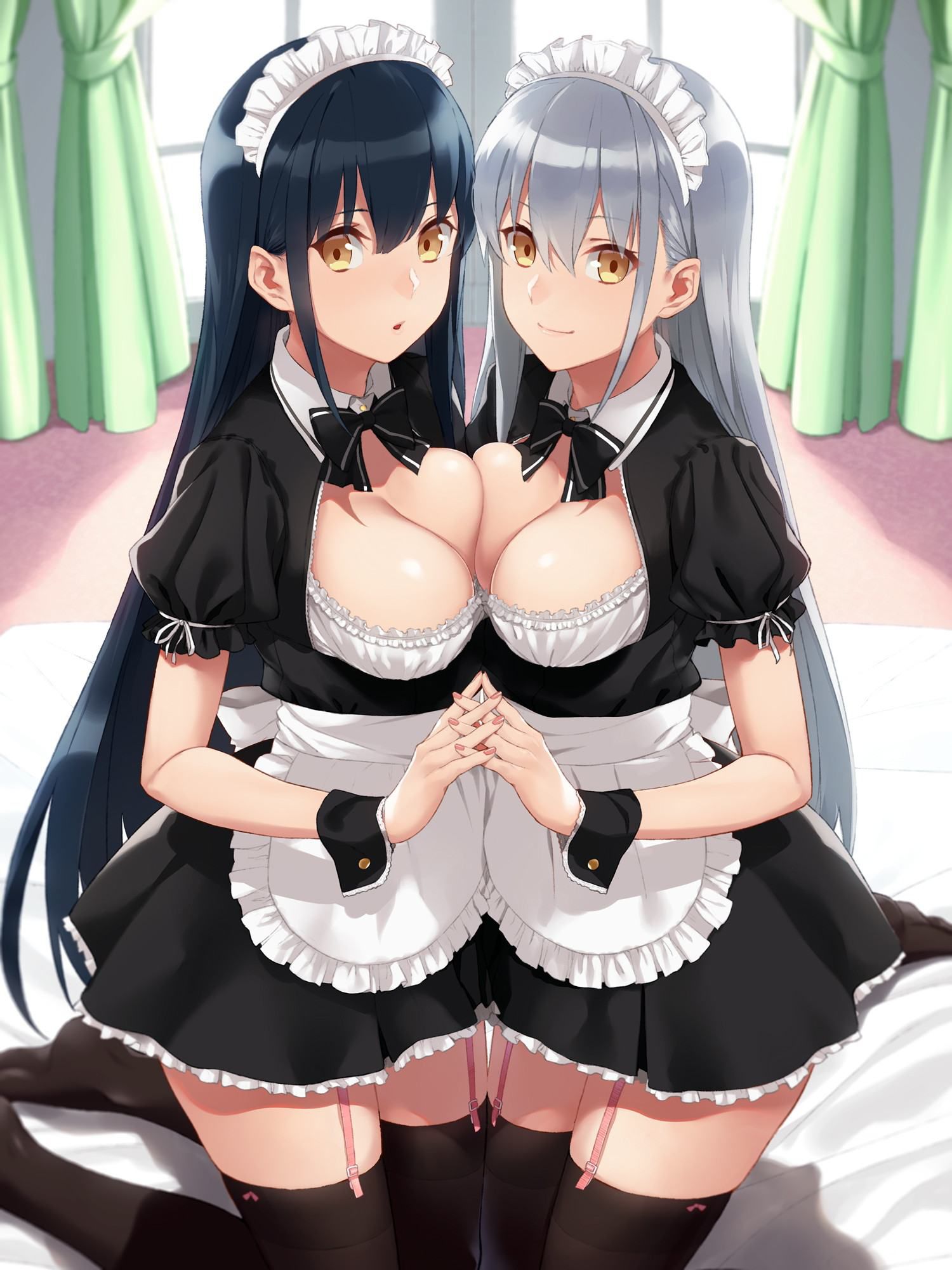People who want to see the photo of the maid gather together! 13
