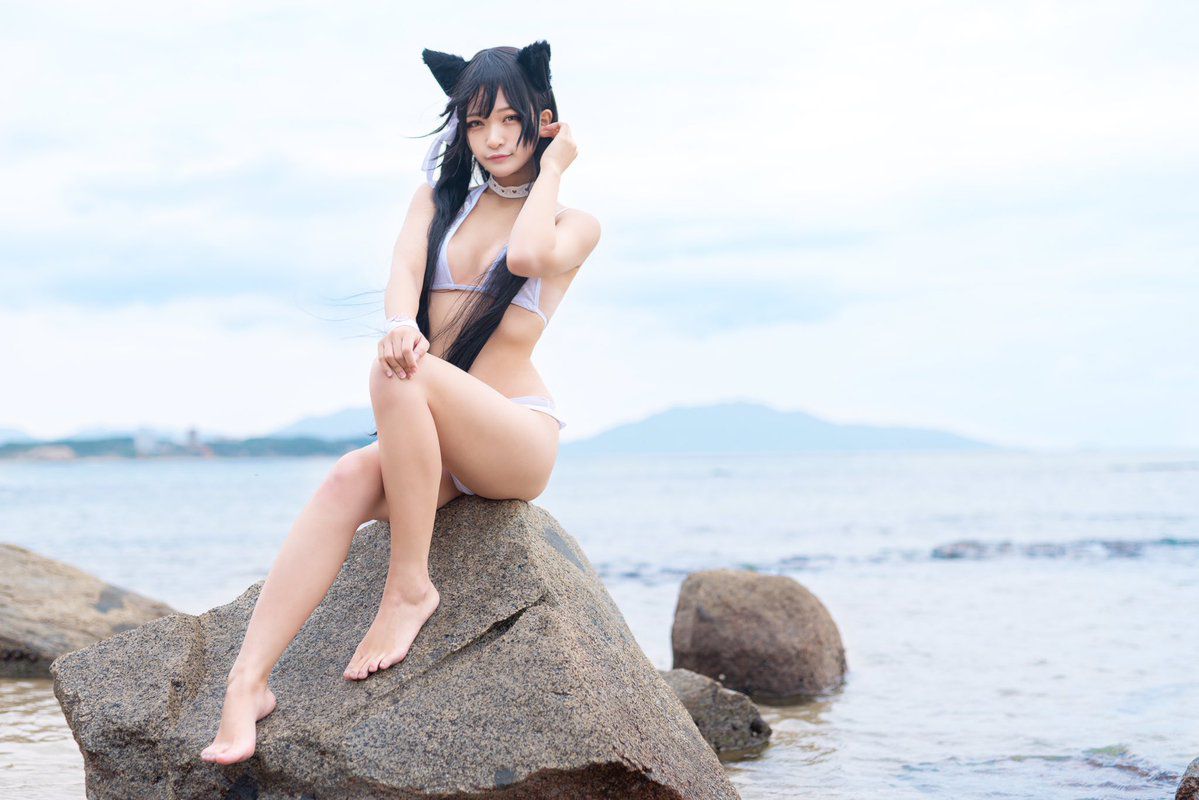 Female cosplayers, in the middle of October to become a swimsuit in the sea wwwwww 1