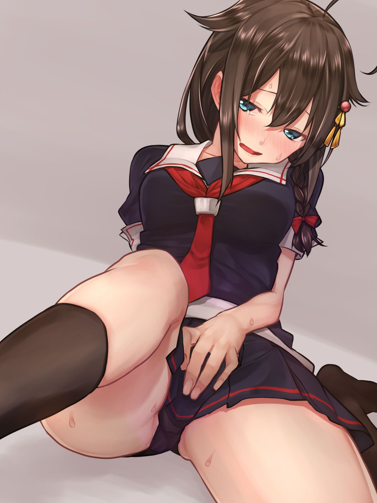 [Flip] Jaahasle [sitting] in the secondary image of the skirt 43 33