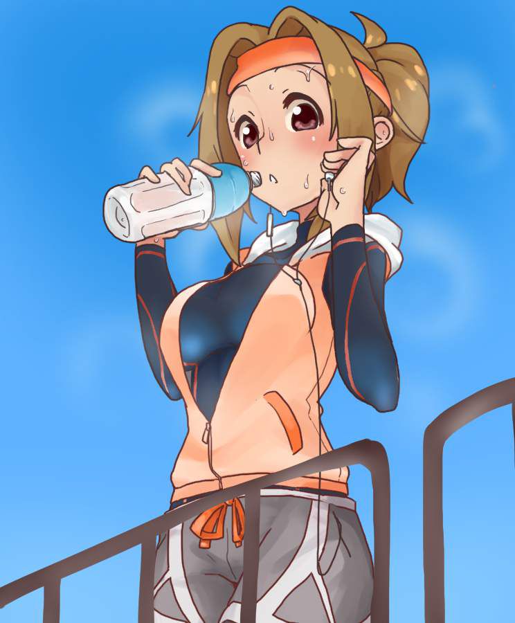 [Beware of heat stroke! ] Secondary erotic image of a girl hydrating during a break from exercise 15