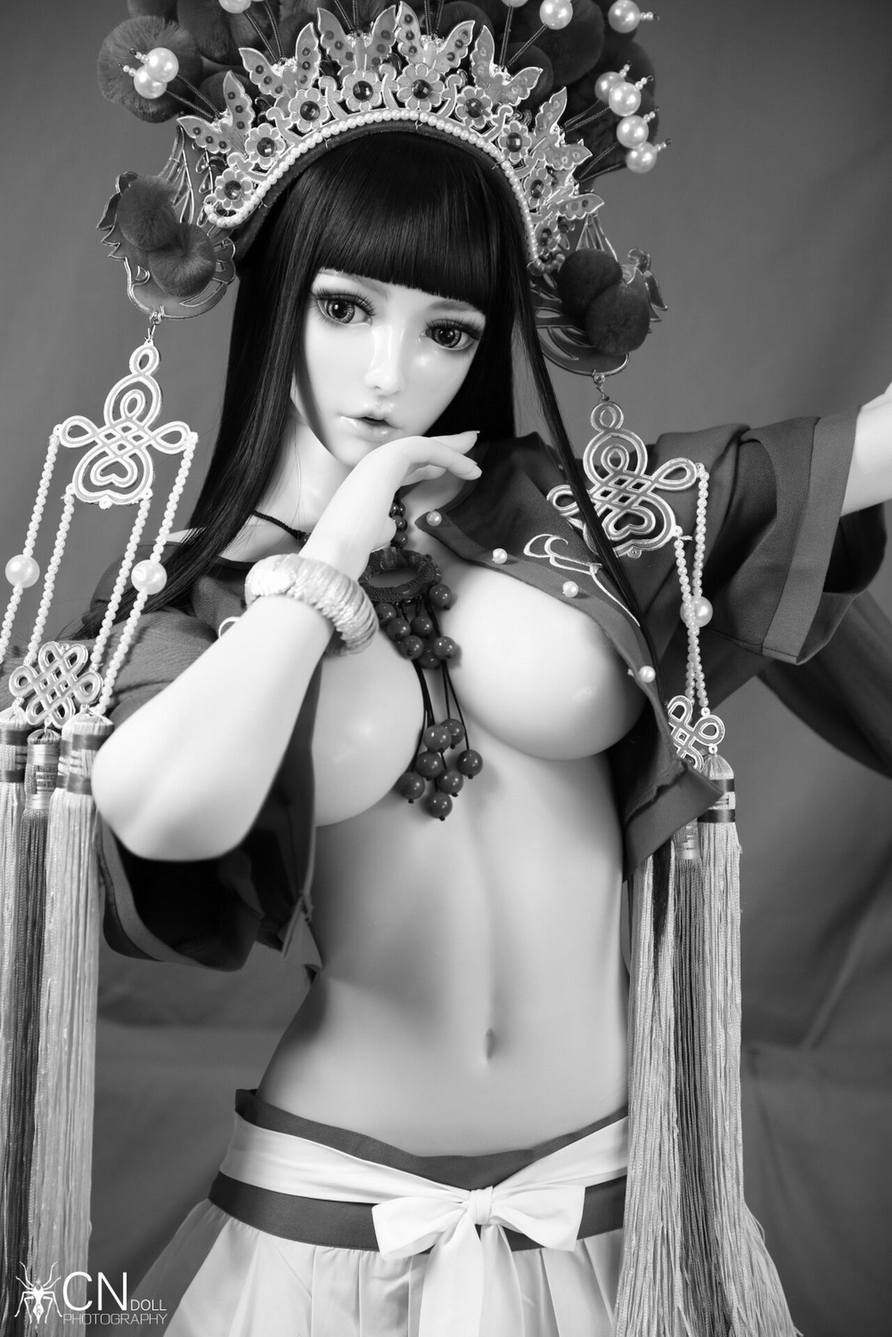 "Shi Ling" the Peking Opera Maid-Black & White by CNDOLL 10