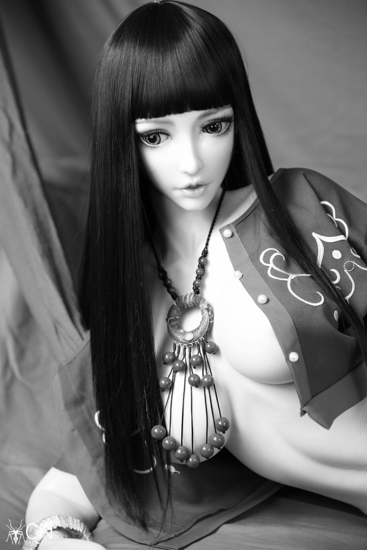 "Shi Ling" the Peking Opera Maid-Black & White by CNDOLL 11