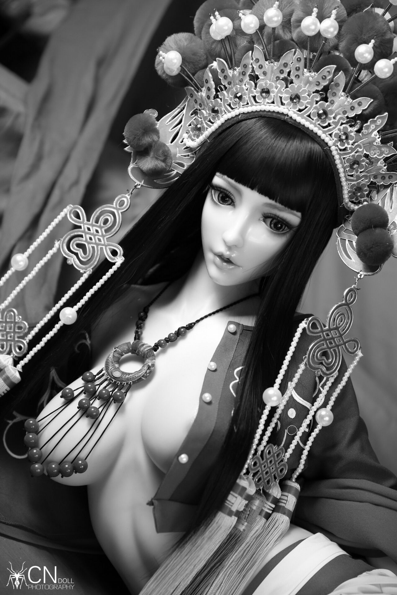 "Shi Ling" the Peking Opera Maid-Black & White by CNDOLL 13