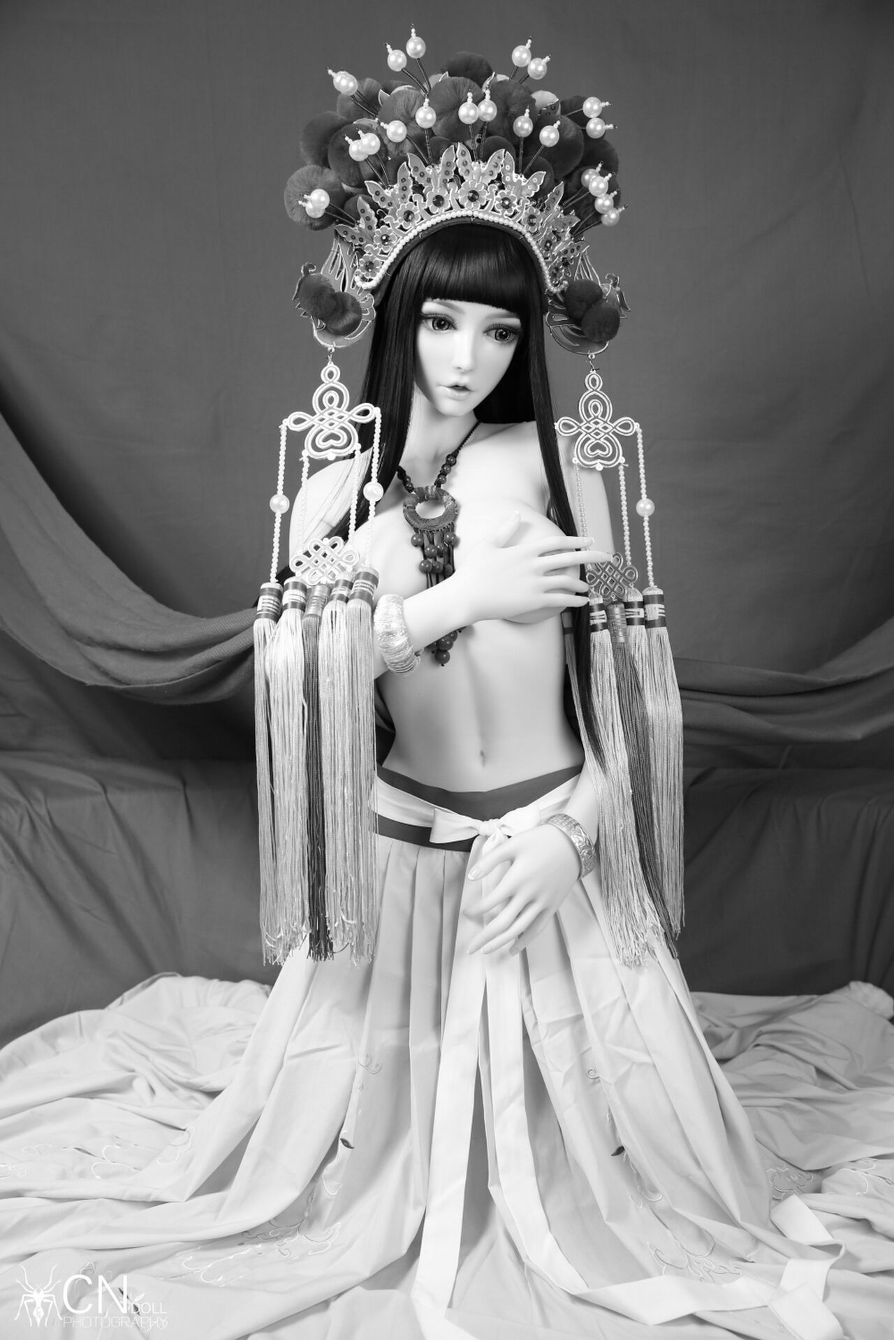 "Shi Ling" the Peking Opera Maid-Black & White by CNDOLL 16