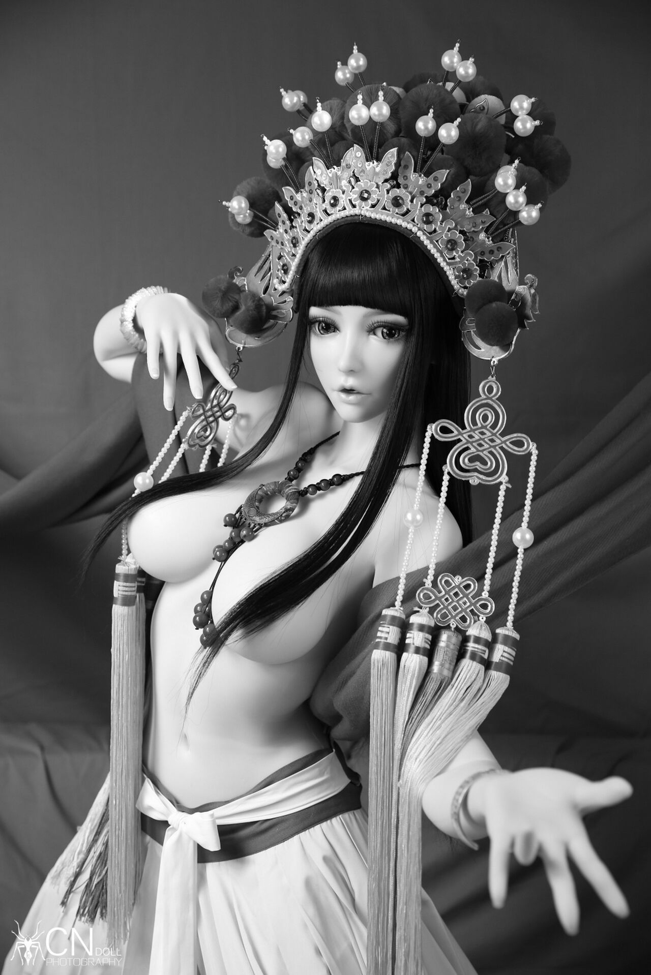 "Shi Ling" the Peking Opera Maid-Black & White by CNDOLL 19