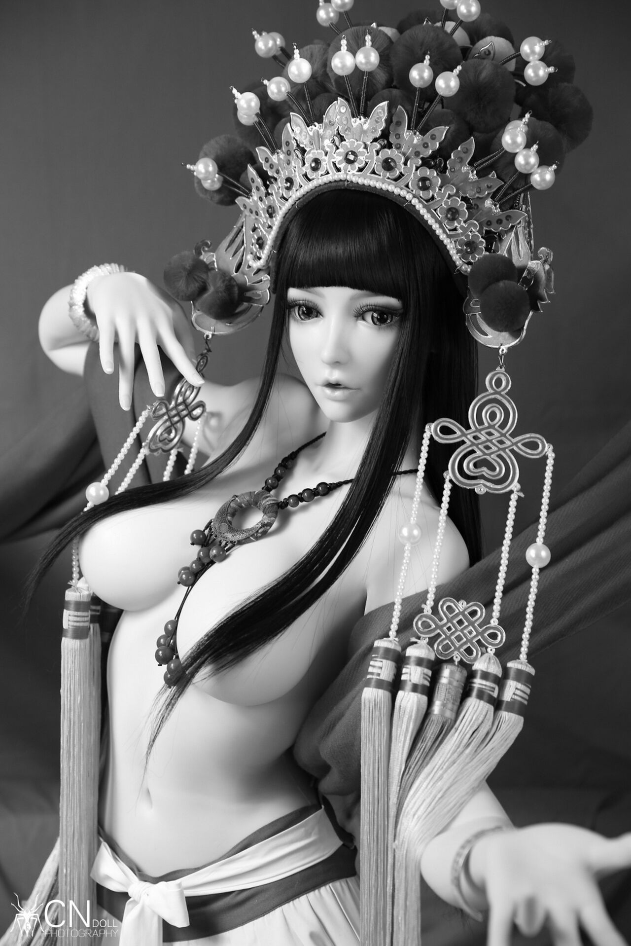 "Shi Ling" the Peking Opera Maid-Black & White by CNDOLL 2