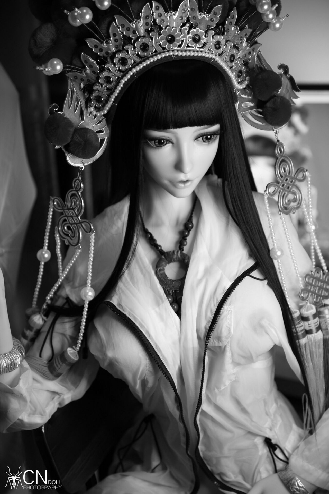 "Shi Ling" the Peking Opera Maid-Black & White by CNDOLL 4