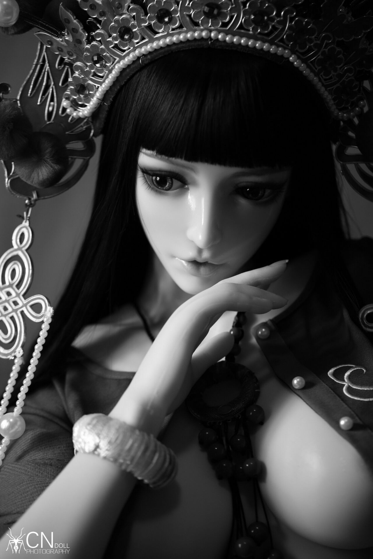 "Shi Ling" the Peking Opera Maid-Black & White by CNDOLL 9