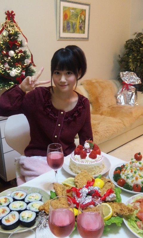 Voice actor "small storehouse YUI-Chan" is absolutely Christmas Eve spent with family pictures, blog! The paragon of female voice! 8