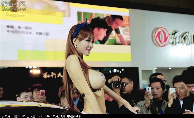 [Standard] companion of the Chinese motor show girl's chest is too sexy car with full air views 14