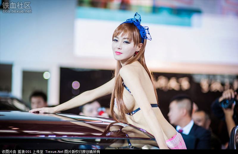 [Standard] companion of the Chinese motor show girl's chest is too sexy car with full air views 25