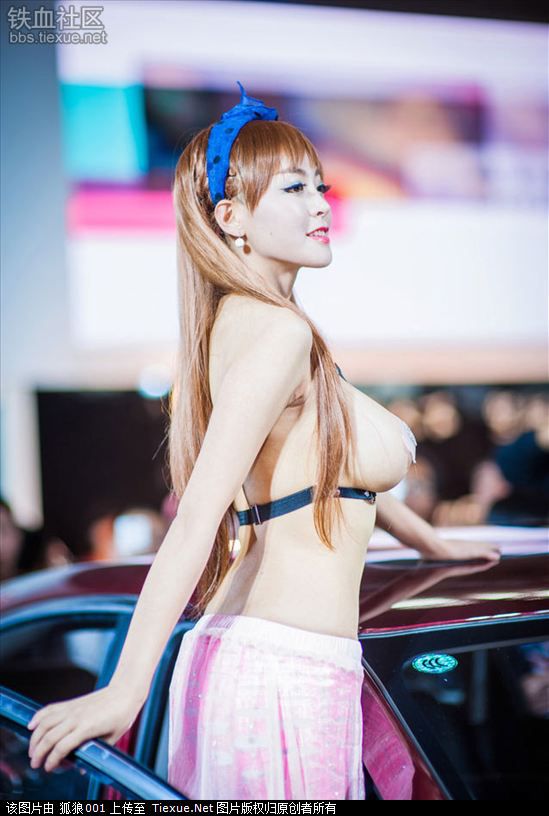 [Standard] companion of the Chinese motor show girl's chest is too sexy car with full air views 31