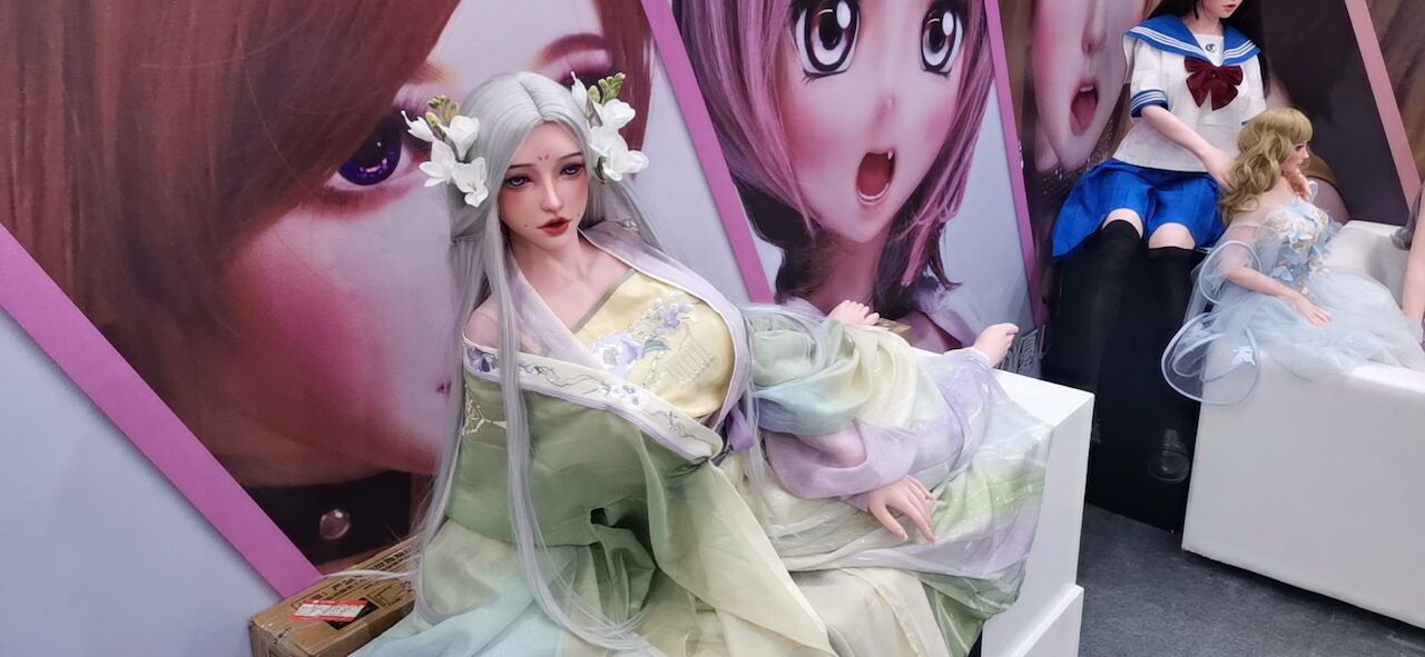 Elsa Babe-A collection of dolls at CHINA JOY EXPO 15