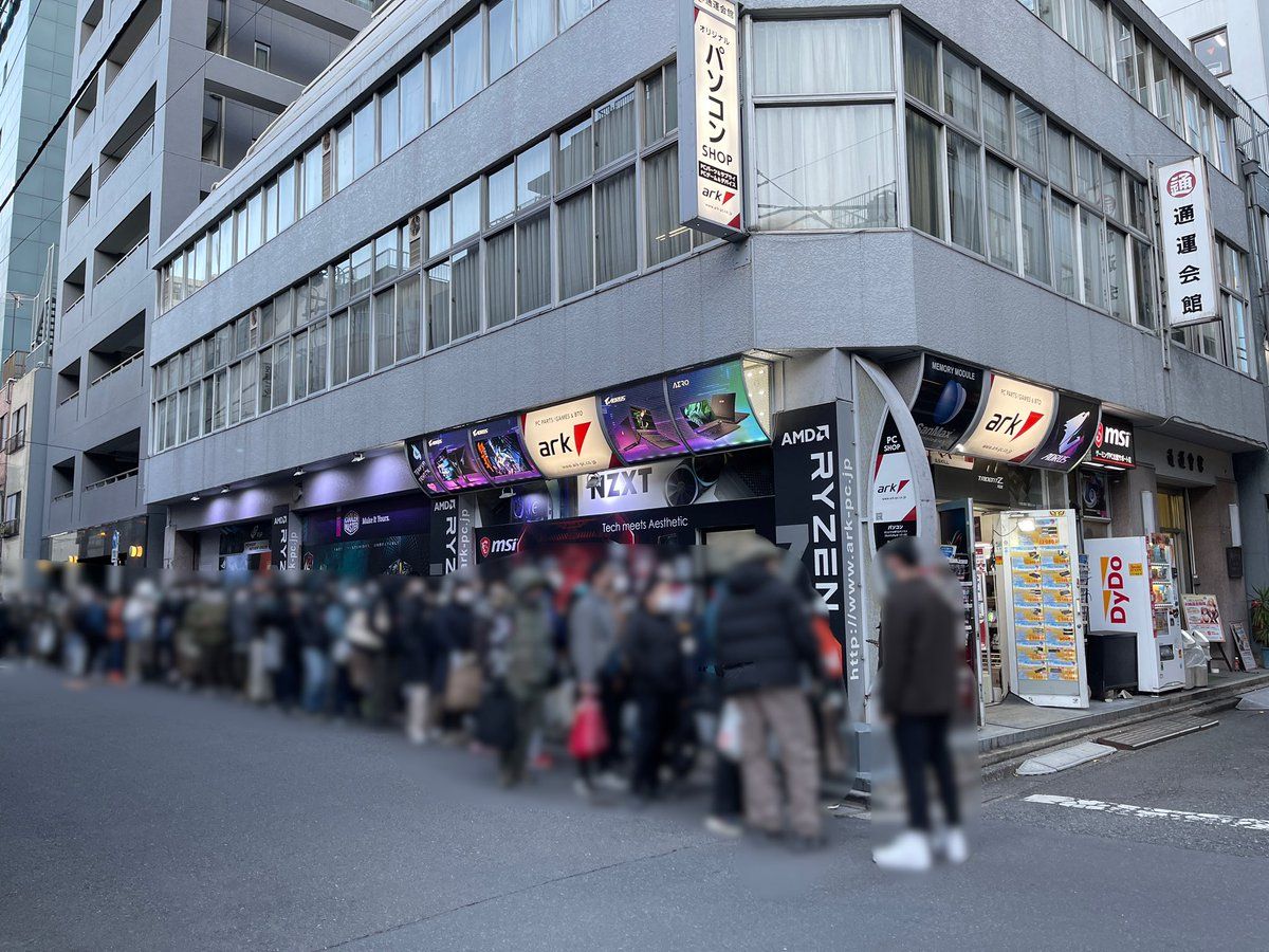 【Image】Eroge released this week, a large line forms in Akihabara at an event 1