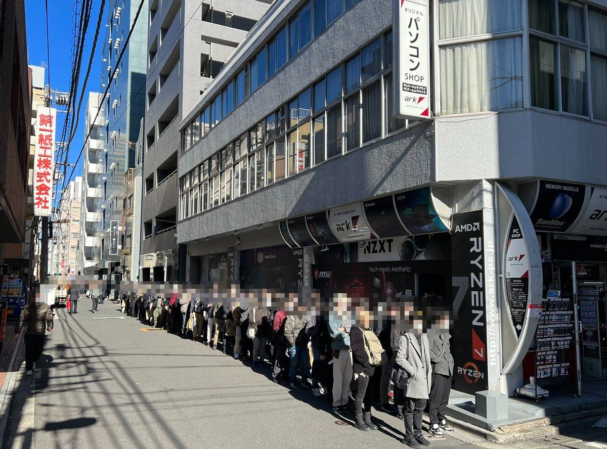 【Image】Eroge released this week, a large line forms in Akihabara at an event 4